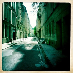 Paris Shopping Sant Germain des Pres street style