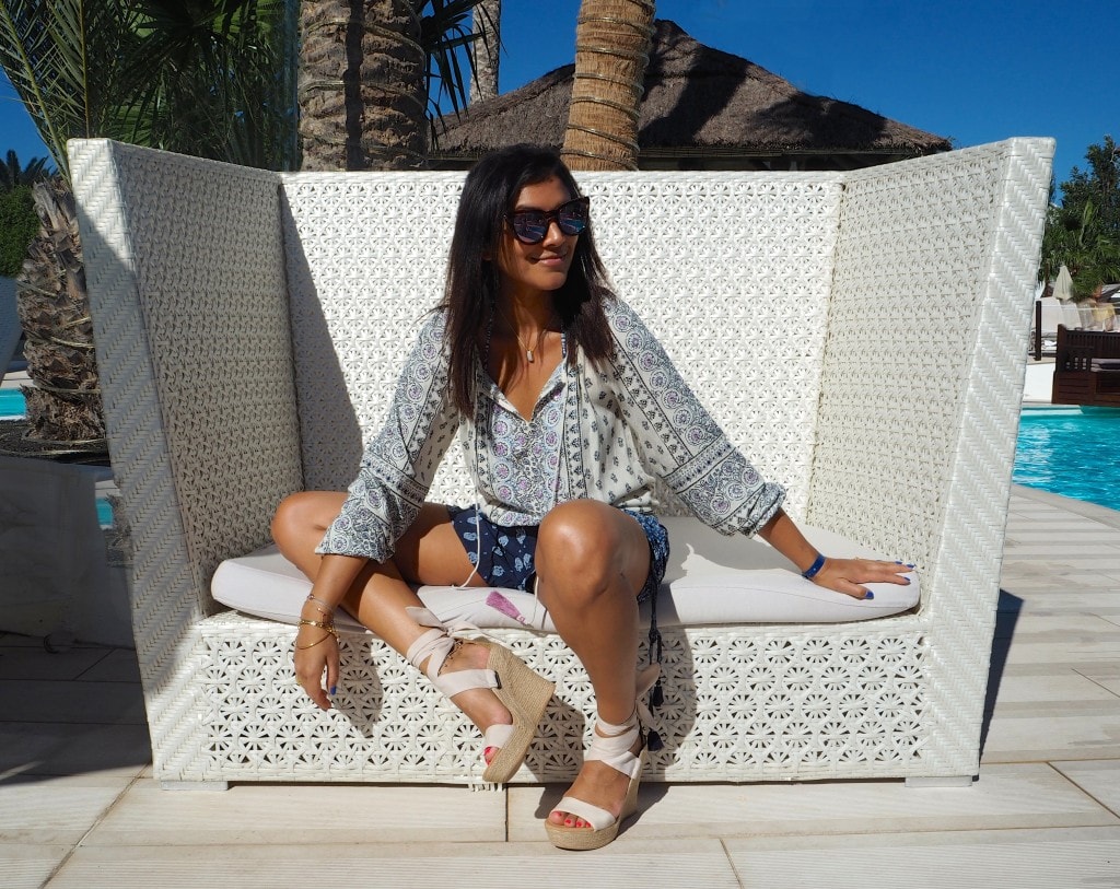 Thomas Cook Bonnie Rakhit Lady Trekking accessorize