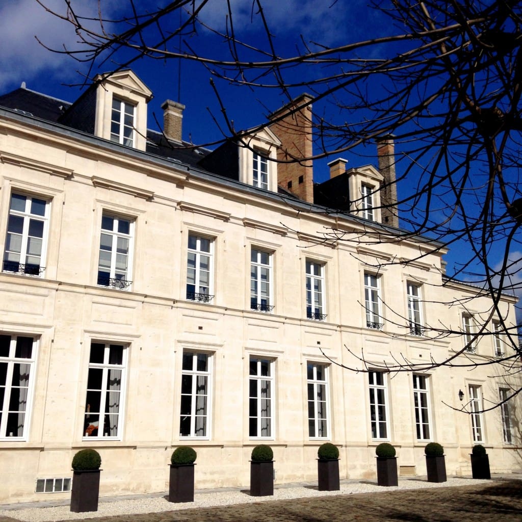 Lady Trekking Veuve Clicquot rich chateau reims
