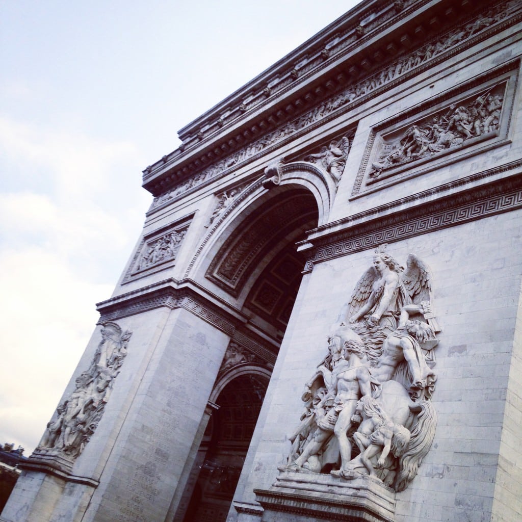 Paris Fashion Week Lady Trekking Guide