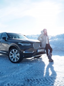 Volvo XC90 Ice Hotel driving Lady Trekking 3