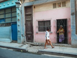 Lady Trekking Bonnie in Havana