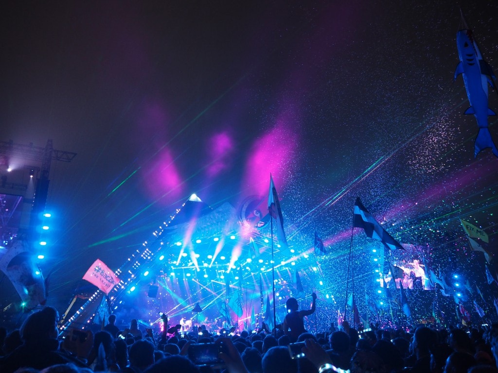 Coldplay Glastonbury Festival 2016 Lady Trekking