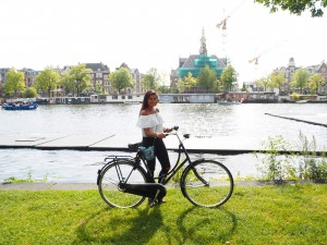 canal view Amsterdam Lady Trekking Bonnie