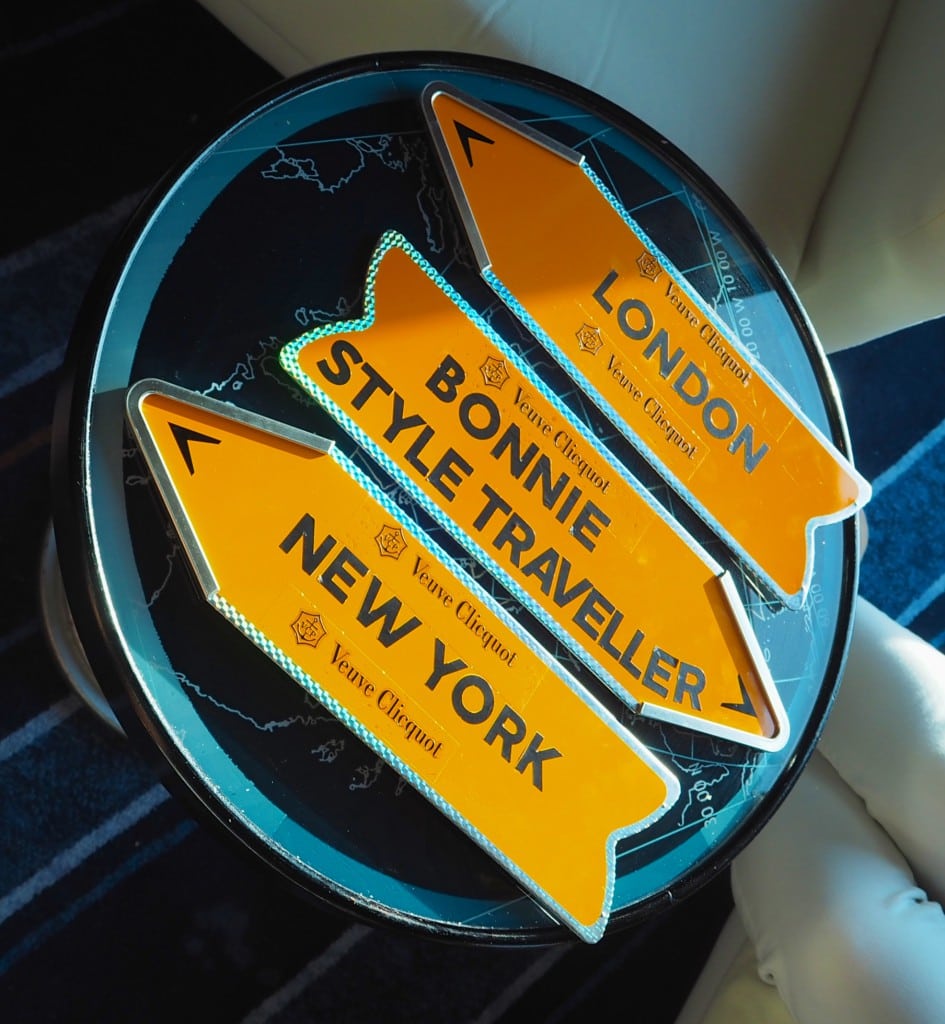 Bonnie Rakhit Lady Trekking Veuve clicquot