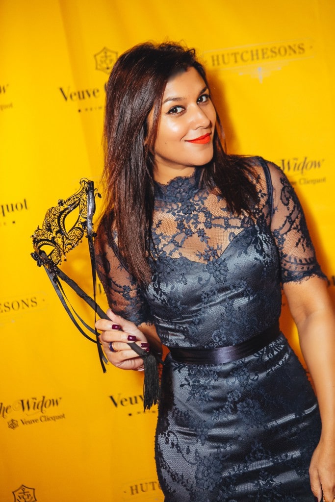 Lady Trekking halloween party Veuve Clicquot