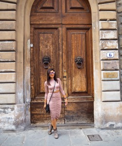 Lady Trekking Italy street style