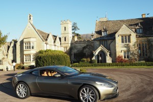 Lady Trekking Aston Martin weekend