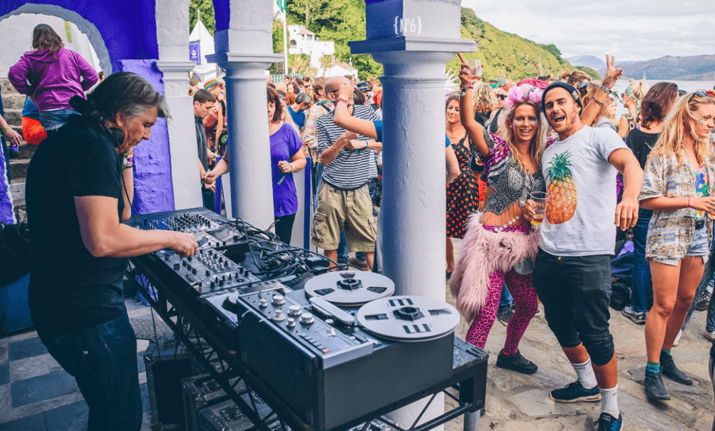 Outdoor dj festival number 6 