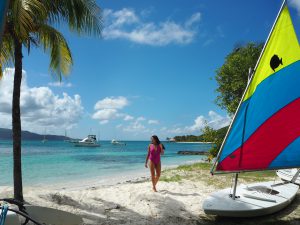 Lady Trekking Bonnie Rakhit Petit st vincent beach wear