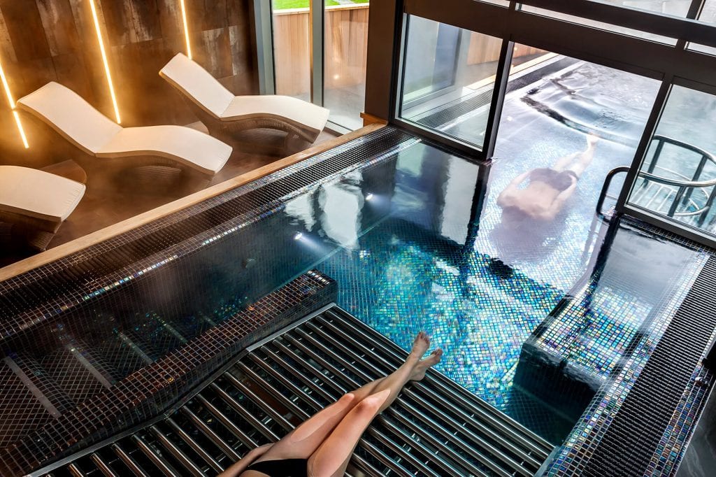 brimstone-spa-pool-underwater-swim